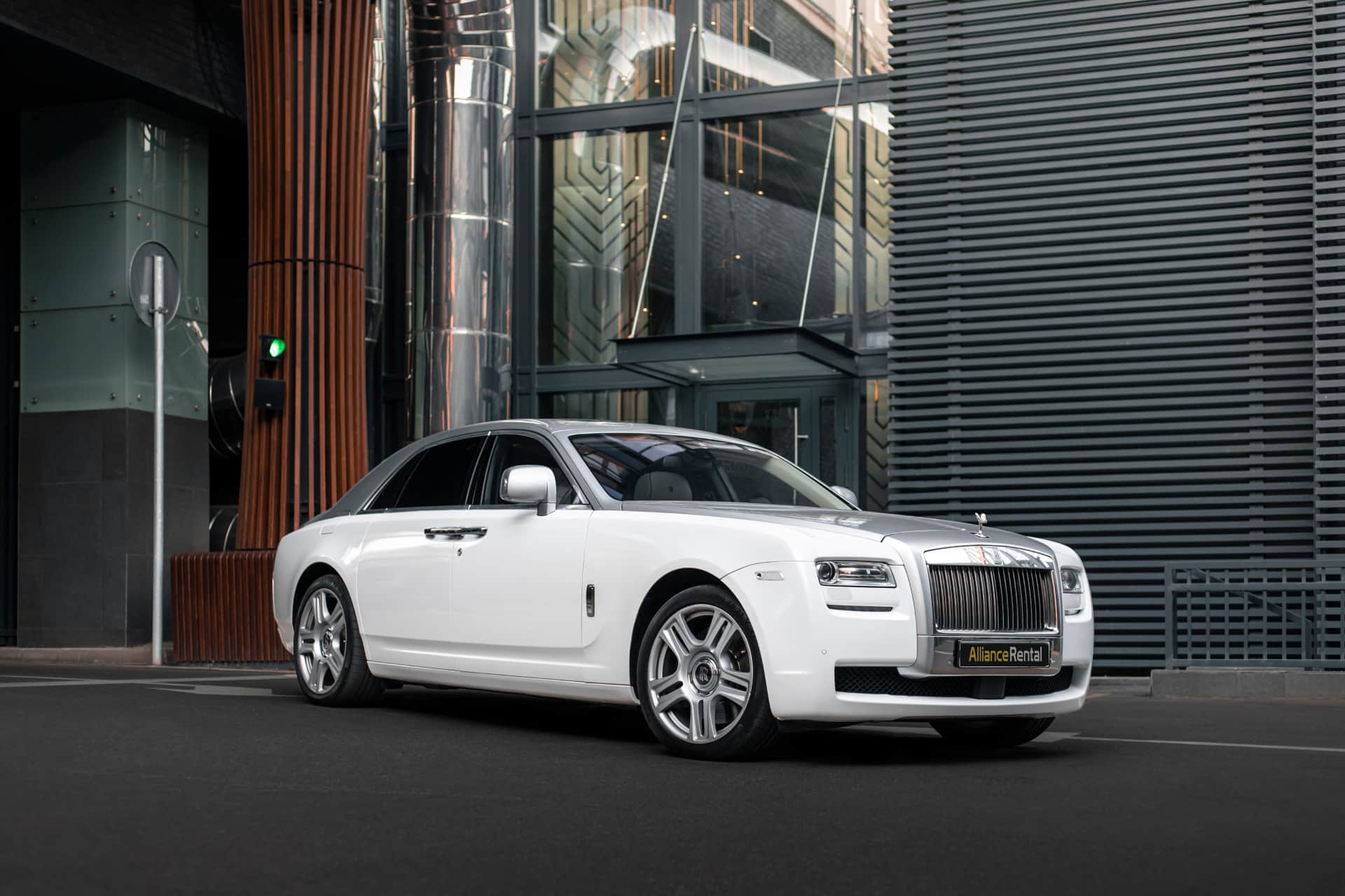 Аренда авто премиум класса Rolls-Royce Ghost (white)