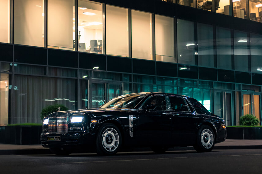 Премиальный автомобиль Rolls-Royce Phantom